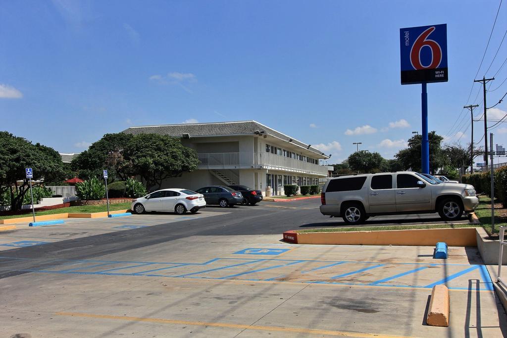 Motel 6-Austin, Tx - North Exteriör bild